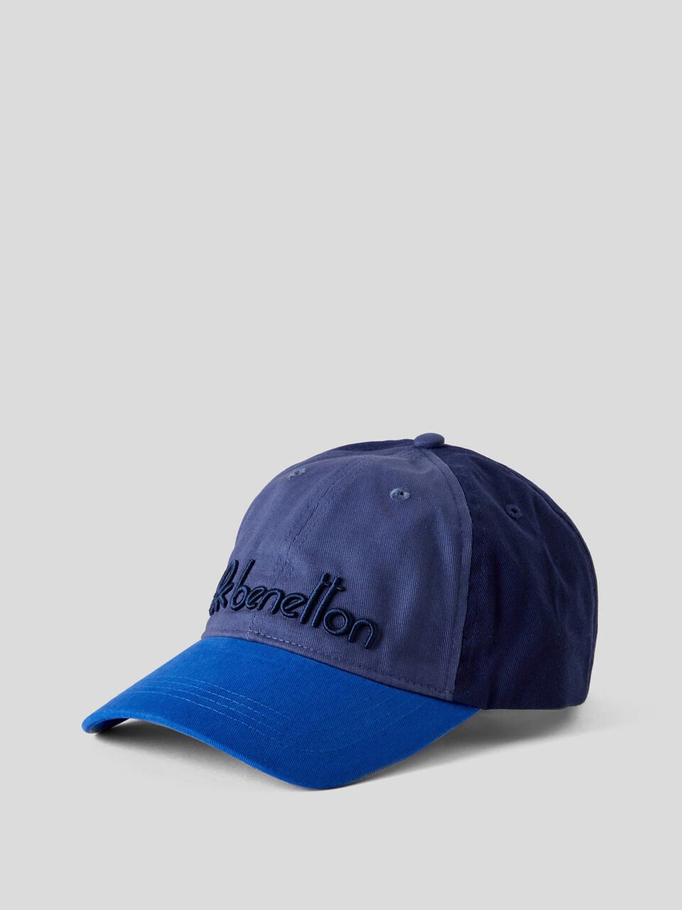 Baseball cap with embroidered logo image number 1