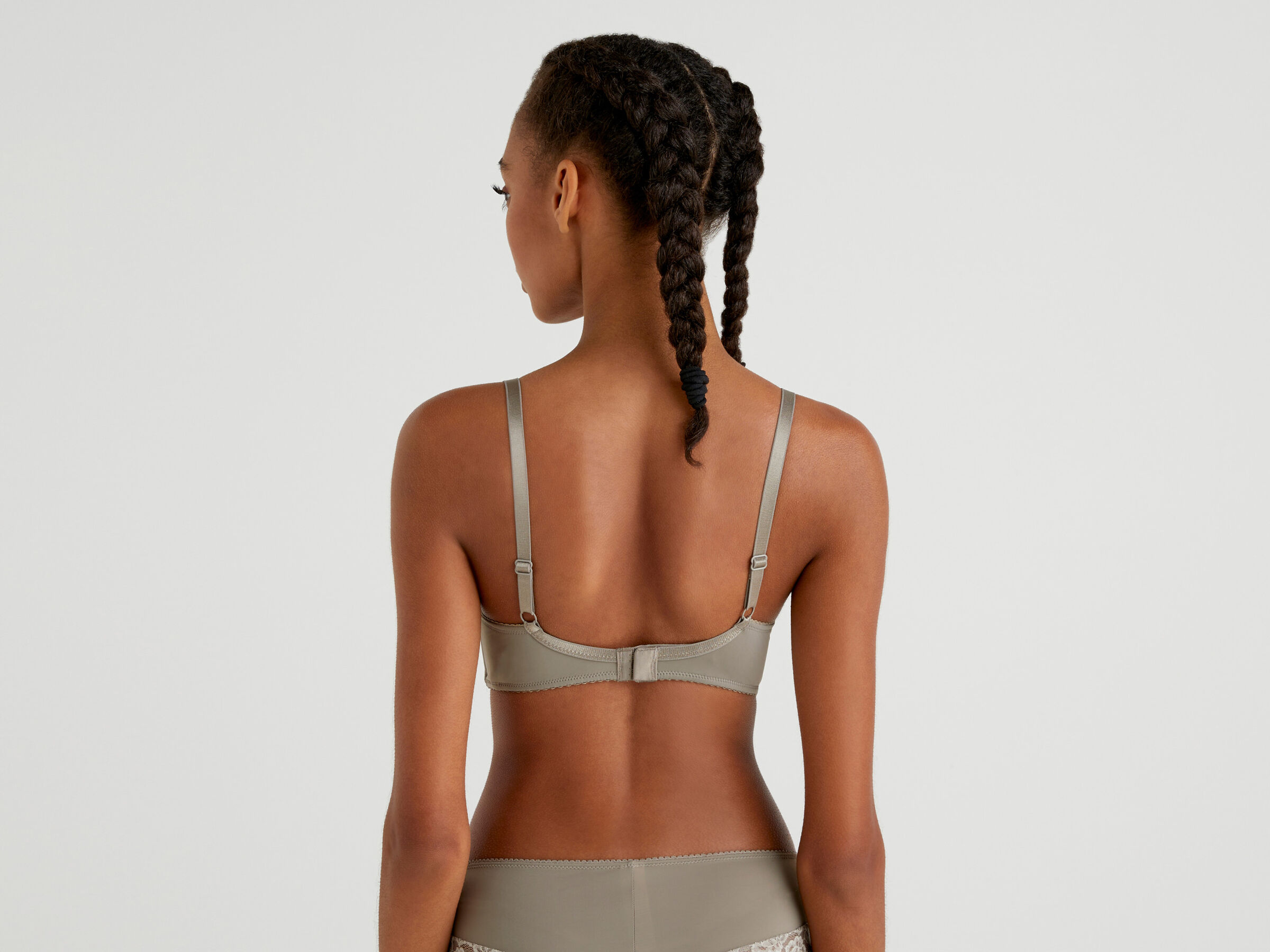 Padded bra with mesh image number 2