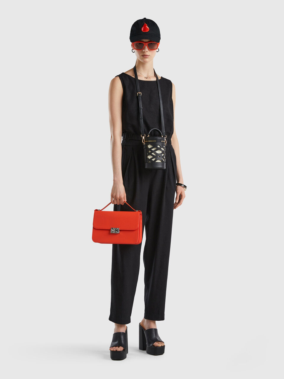 Carrot fit trousers in linen blend