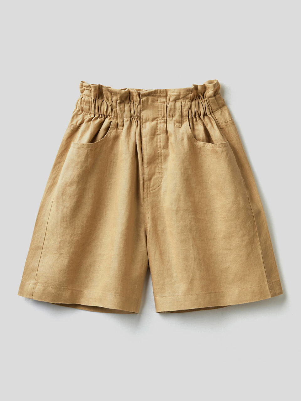 Bermudas in pure linen with ruffled waist image number 1