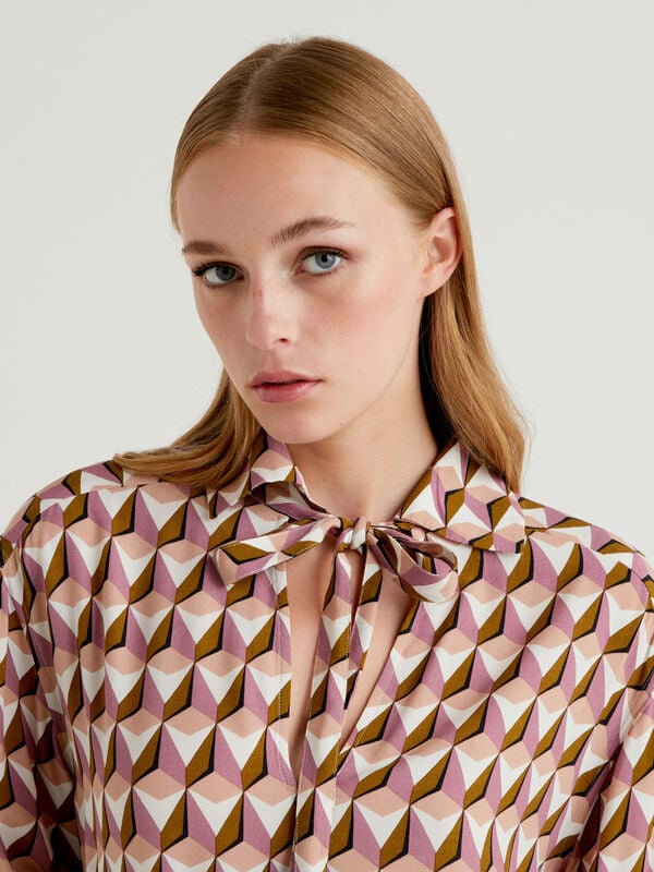 Flowy blouse with retro print Women