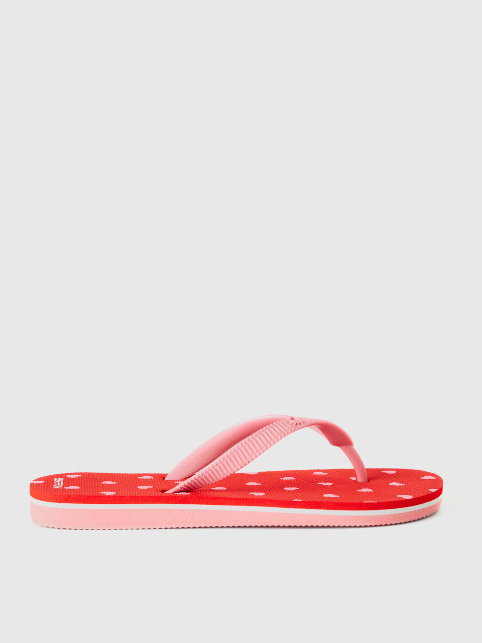 Patterned flip flops in lightweight rubber