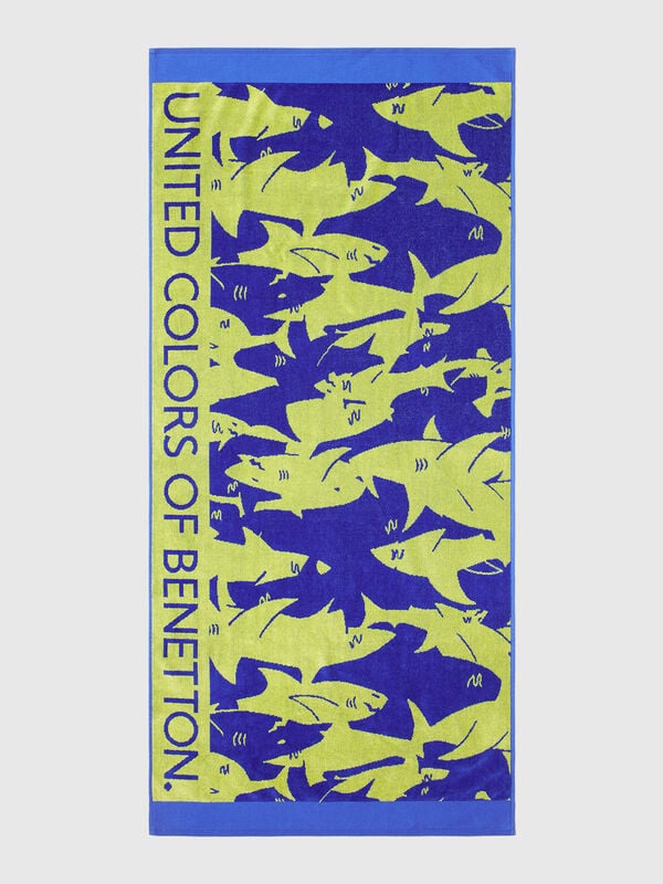 Toalla de playa con tiburones en jacquard Niño