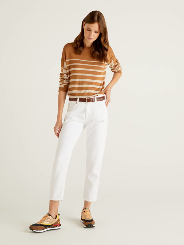 White jeans with rips Women