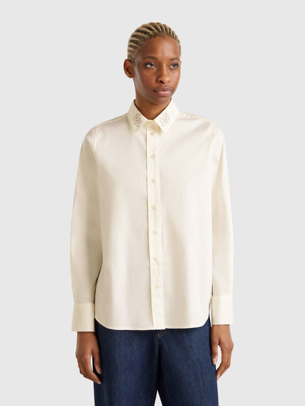 Camisa con cuello bordado Mujer