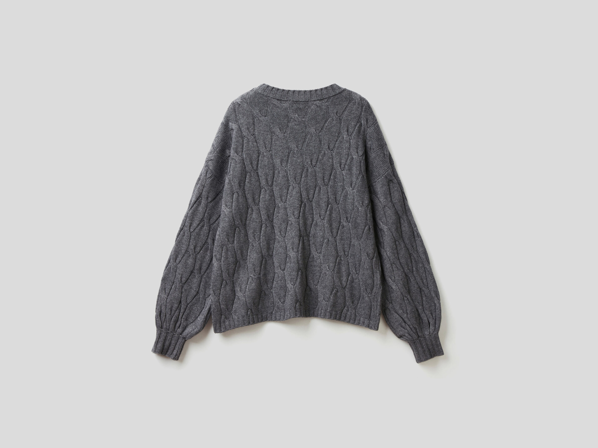 Cable knit sweater in cashmere blend image number 5