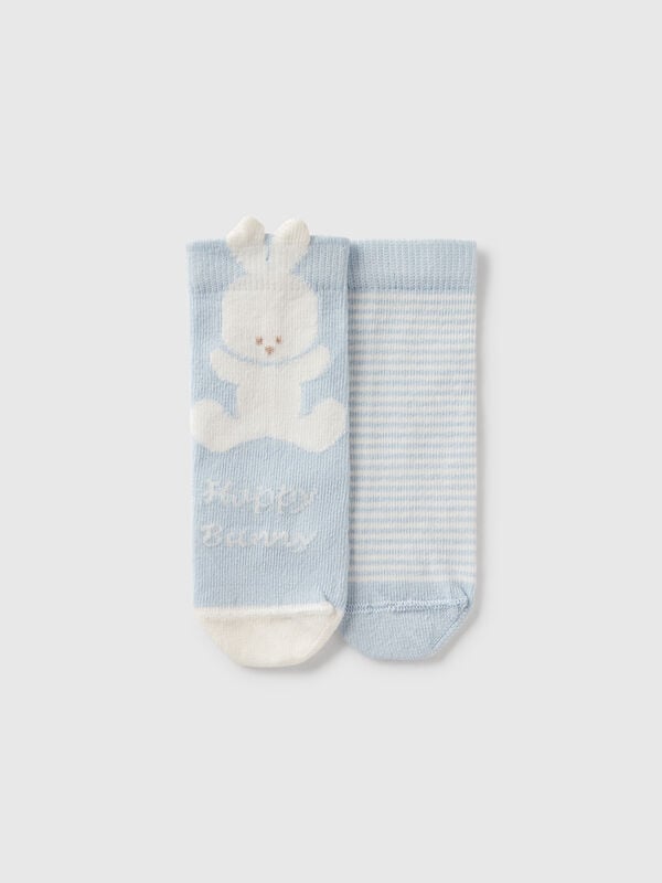 Conjunto de calcetines con rayas y conejito. Recién nacidos