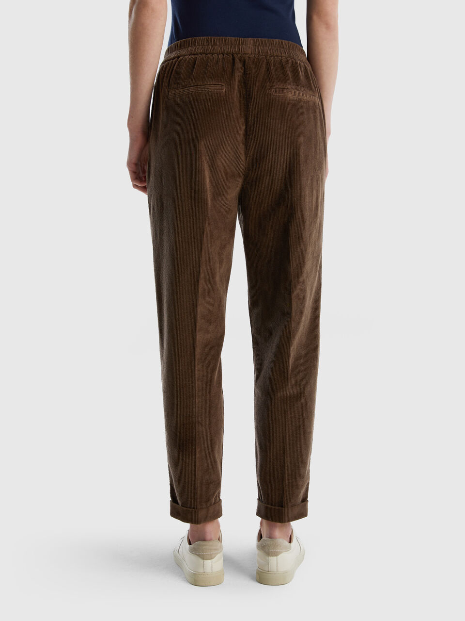 Chinos in velvet with stretch waist - Brown