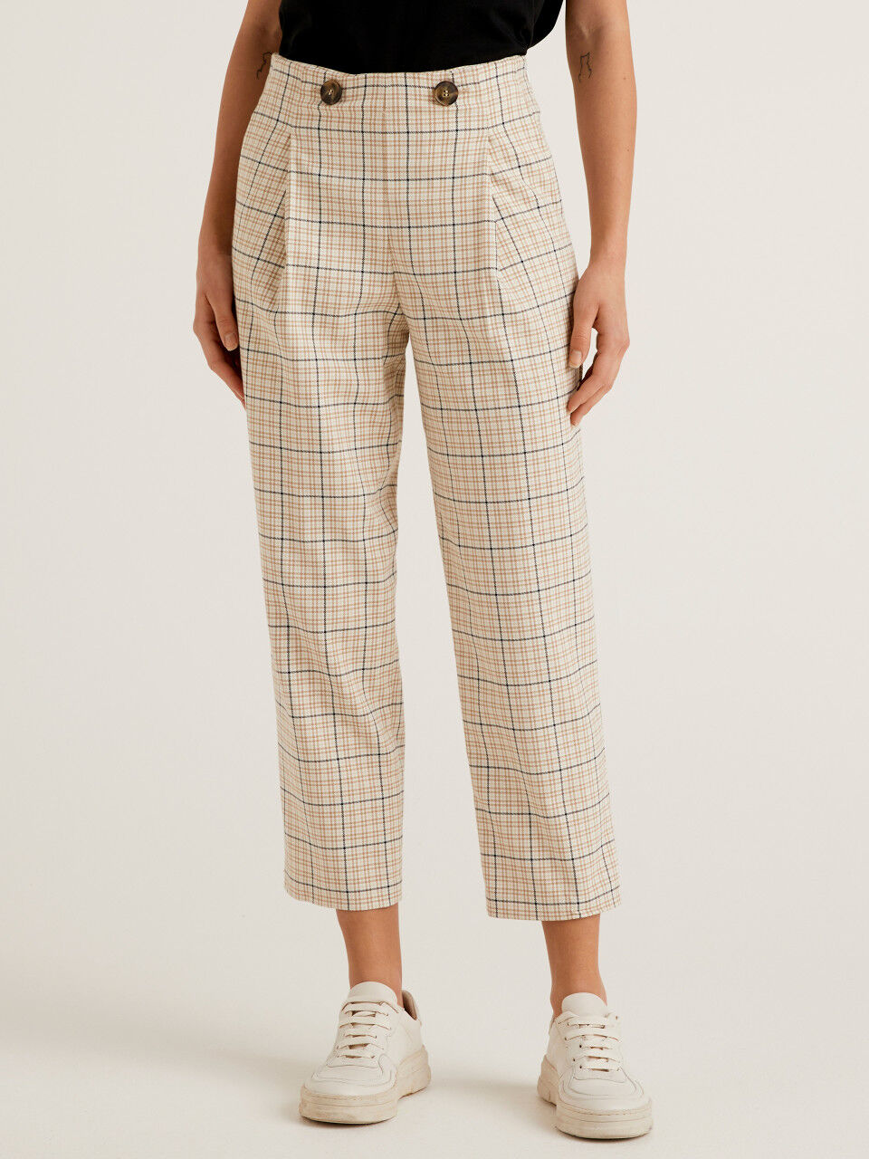 Women Tapered Essential Pants Petite Check | SHAPING NEW TOMORROW