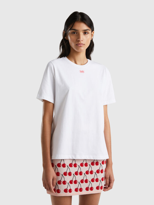 White t-shirt with embroidered logo Women