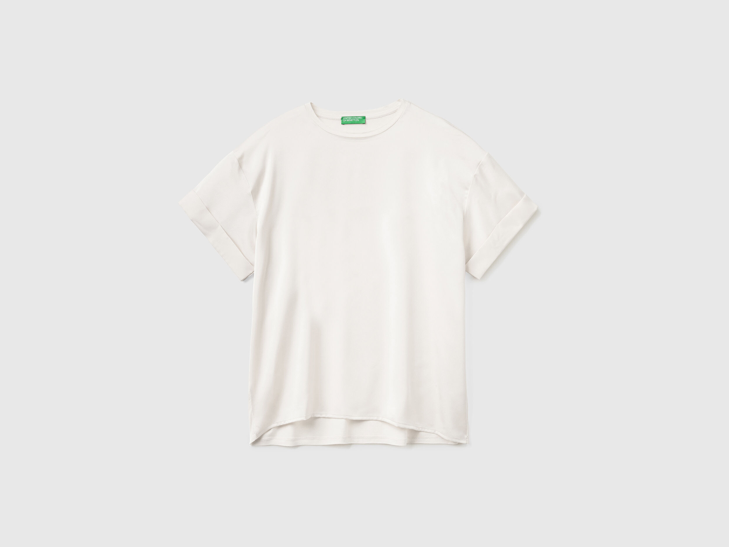 Flowy white t shirt discount