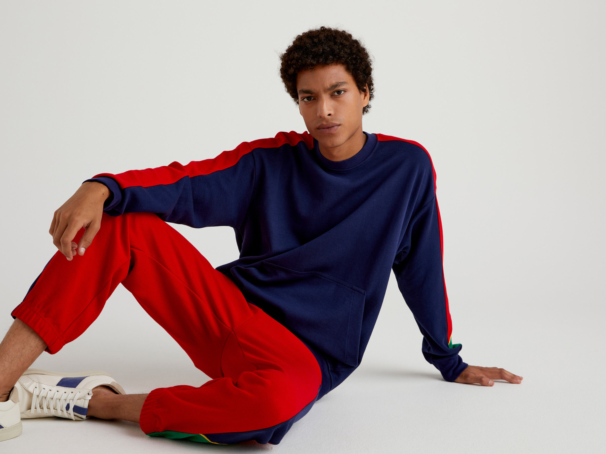 Sweatshirt with kangaroo pocket Dark Blue Benetton