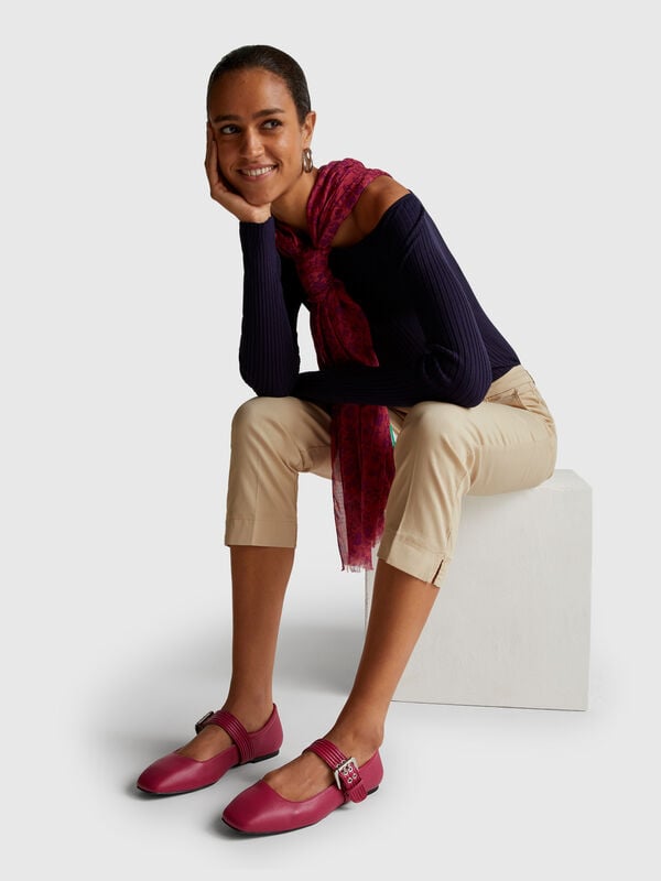 Pantalones chinos cropped de algodón elástico Mujer