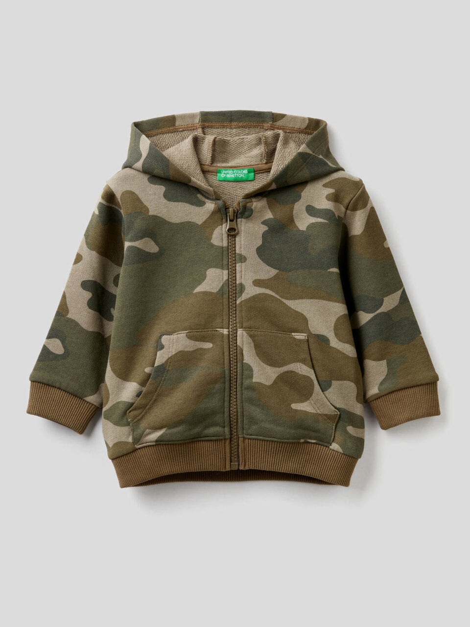 Sudadera estampada con cremallera y capucha image number 1