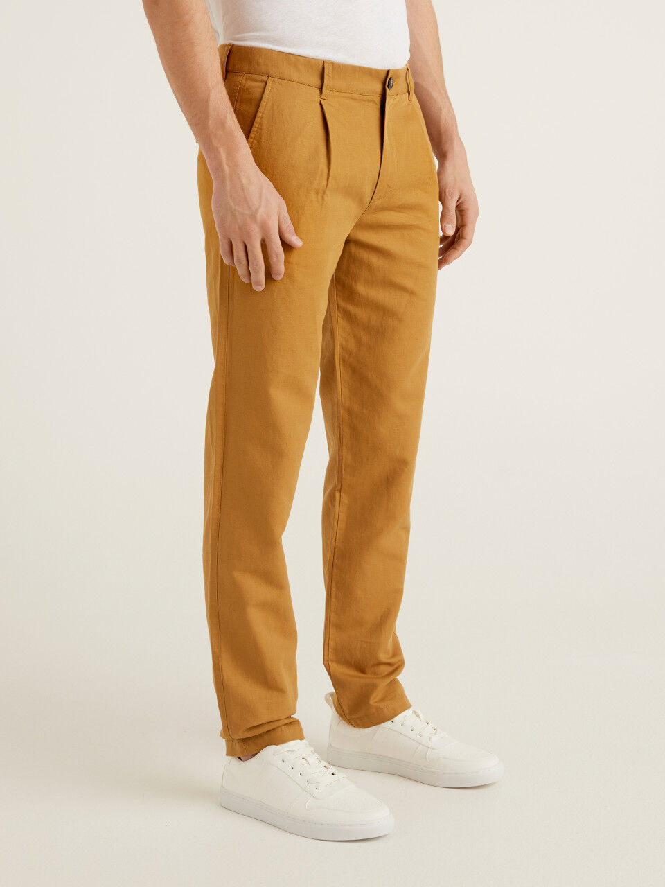 Solid Mens Chino Trousers, Slim Fit at Rs 650/piece in Karad | ID:  2850356440391