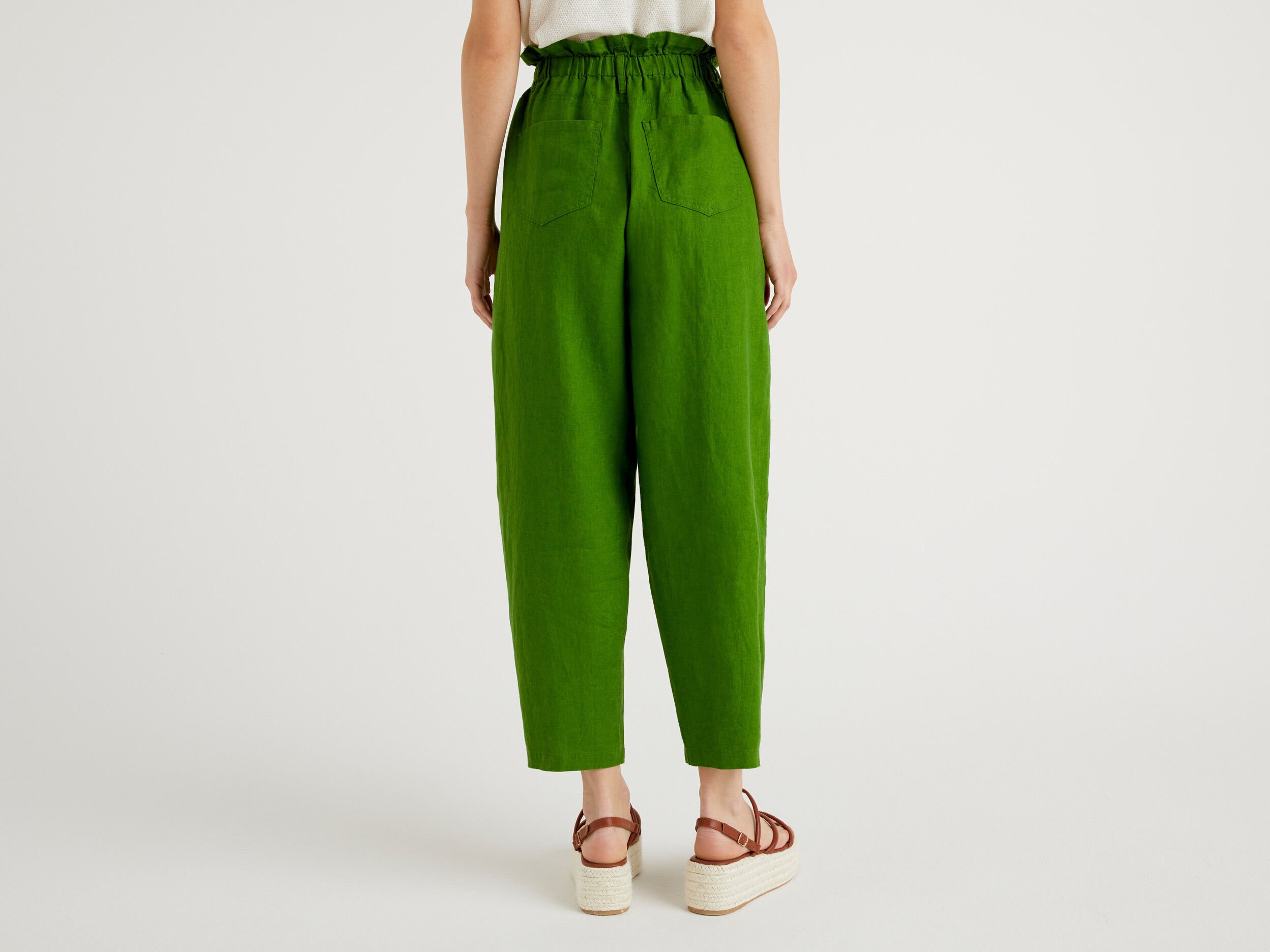 Cropped trousers in 100 linen  Green  Benetton