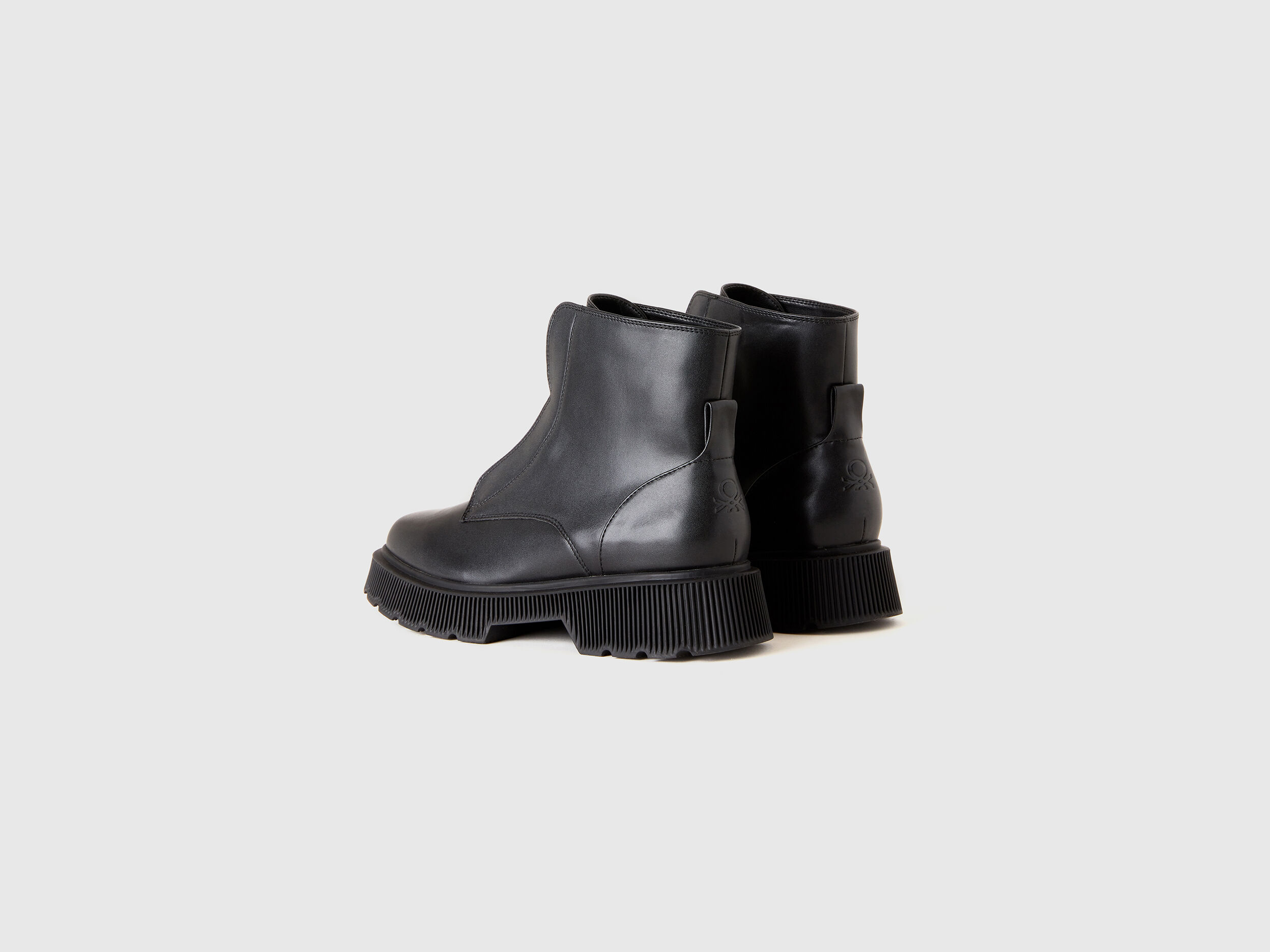 Heavy-duty boots with zipper - Black | Benetton