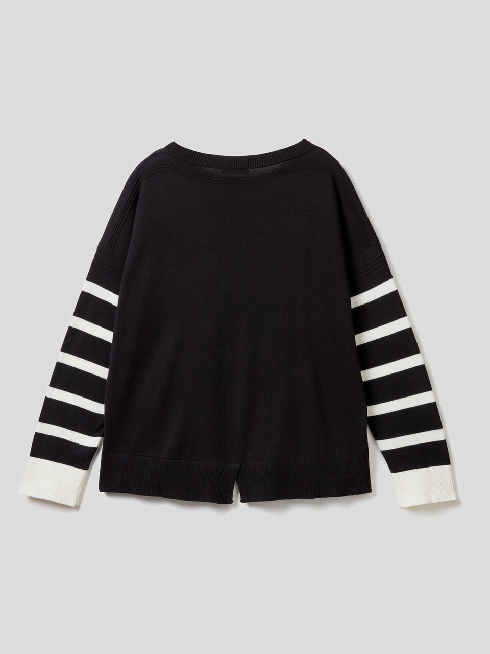 Sweater with slit on the back image number null