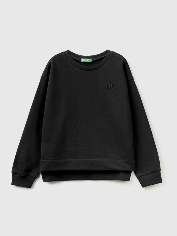Sudadera con bordado BE