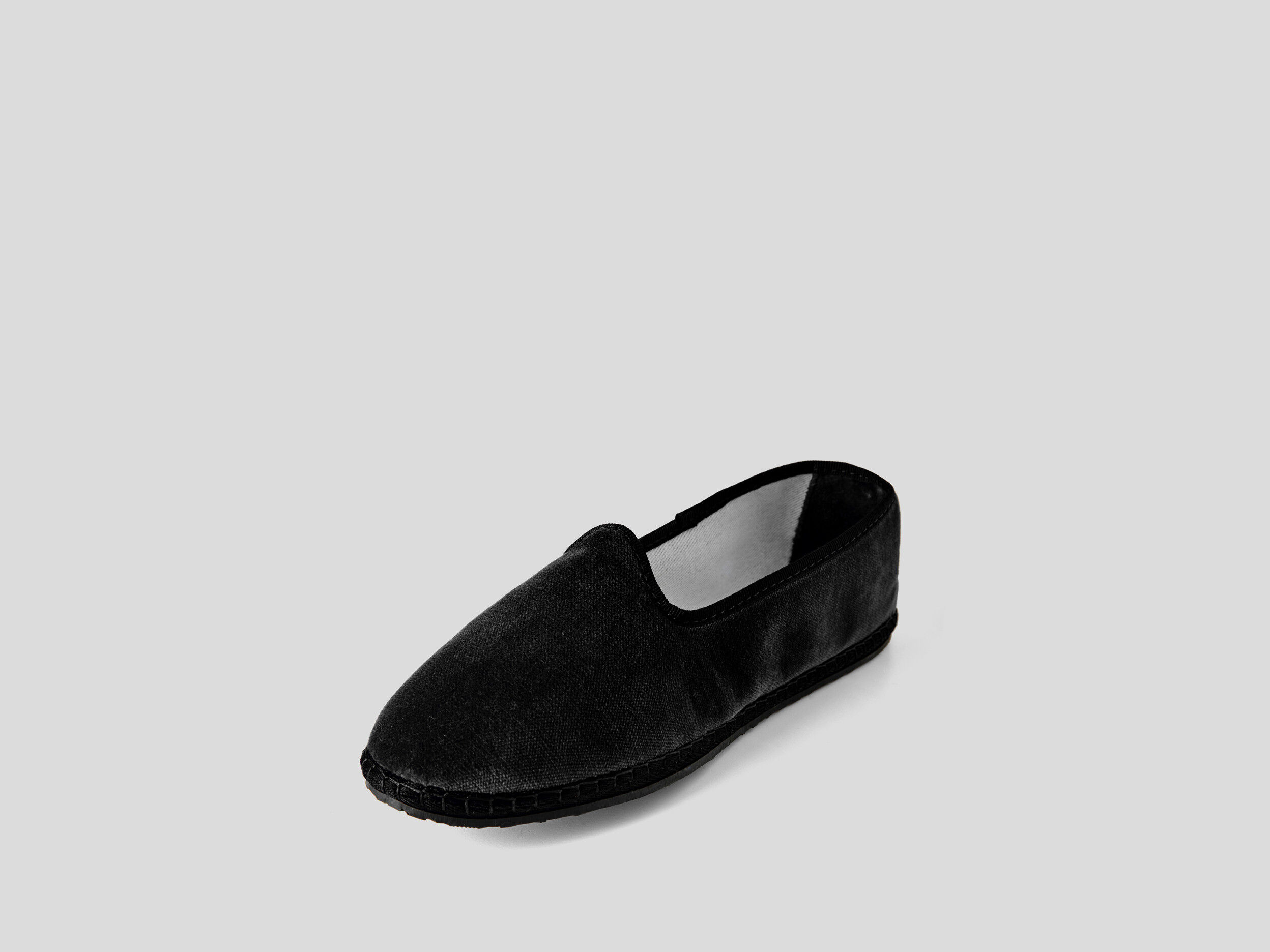 Ucb clearance black slippers