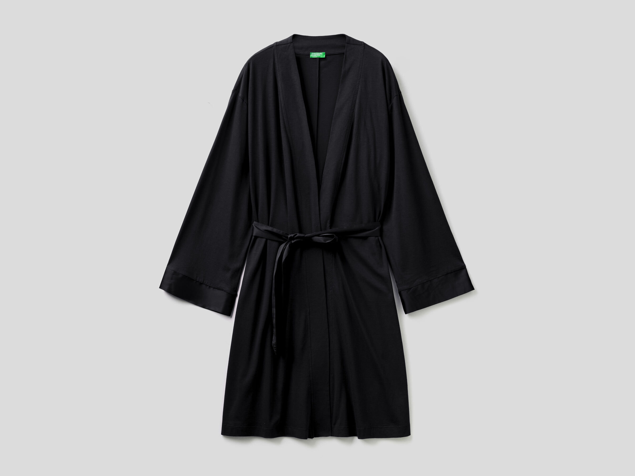 Criss-cross dressing gown image number 3