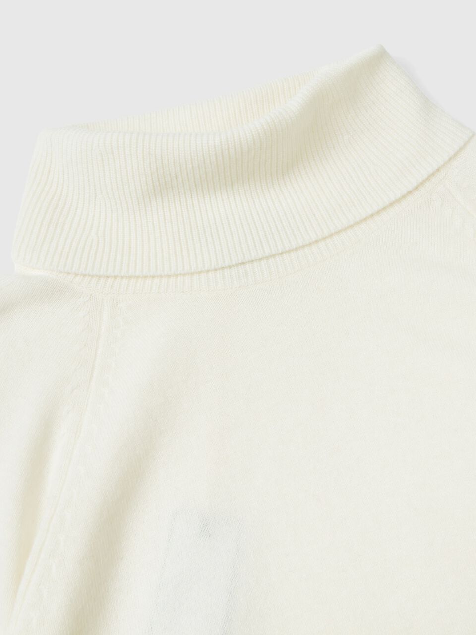 White turtleneck sweater in cashmere and wool blend - Creamy White