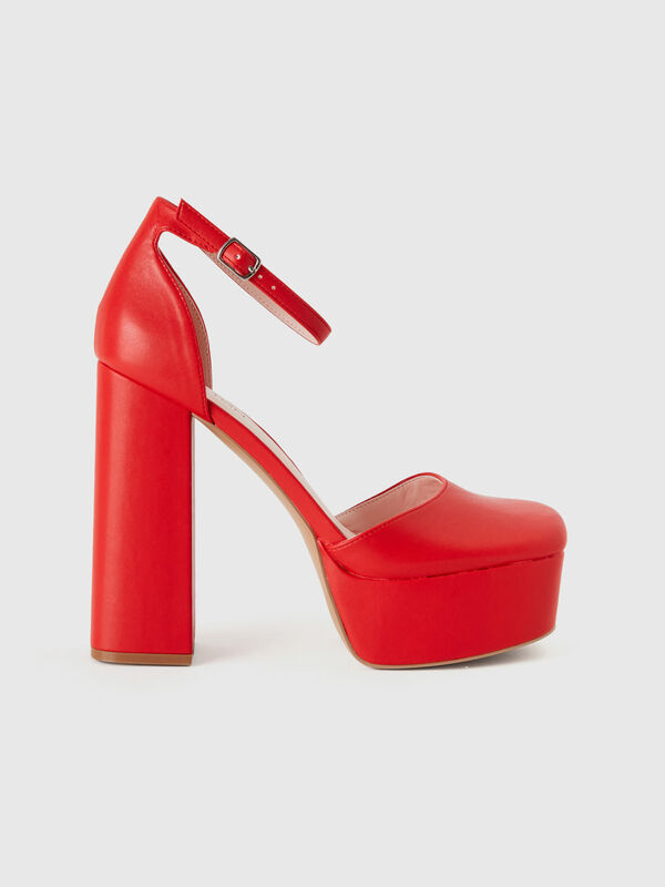 Sandalias rojas con tacón y plataforma Mujer