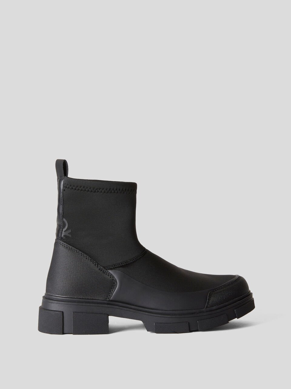 Ankle boots in neoprene