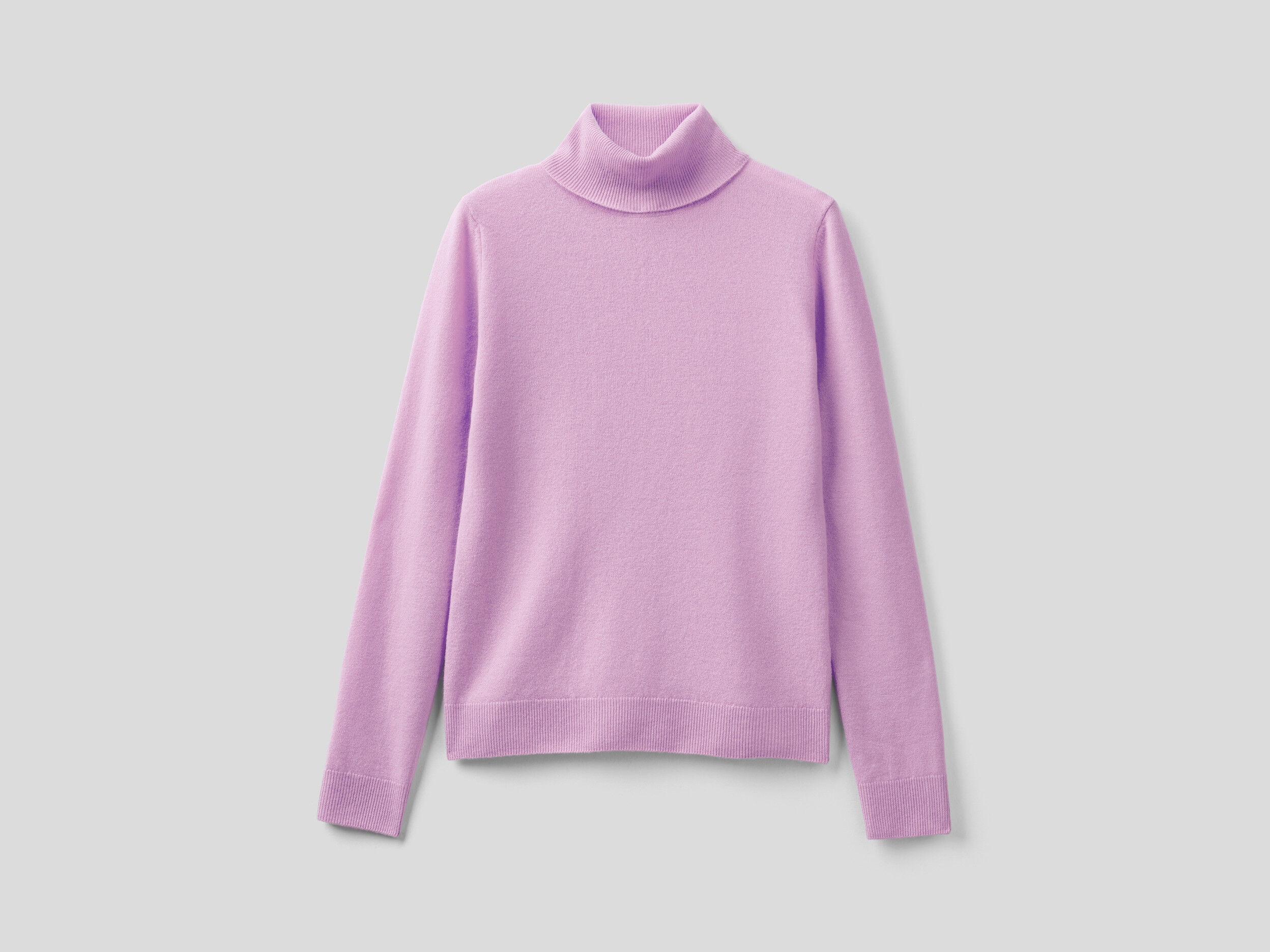 Lilac 2025 color sweater