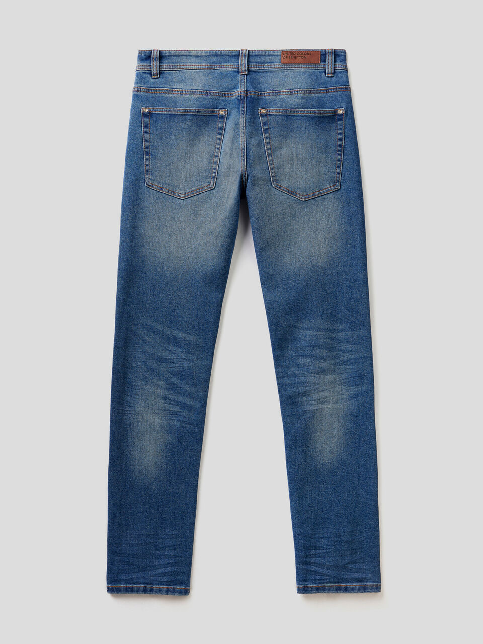 Vaqueros slim fit con cinco bolsillos image number 2