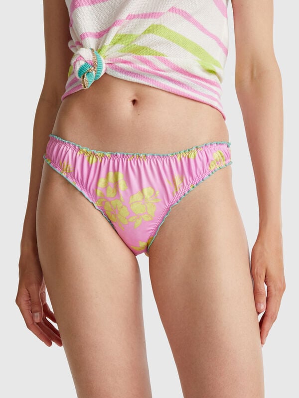 Braguita de baño con estampado floral. Mujer