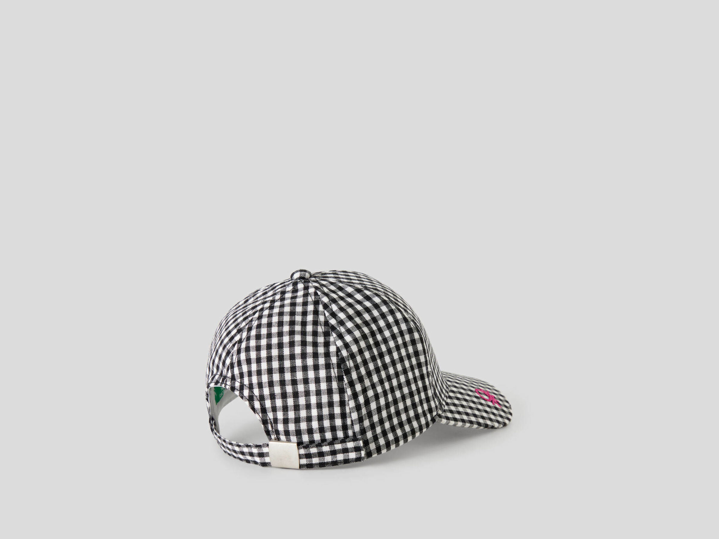 Cap with visor image number null