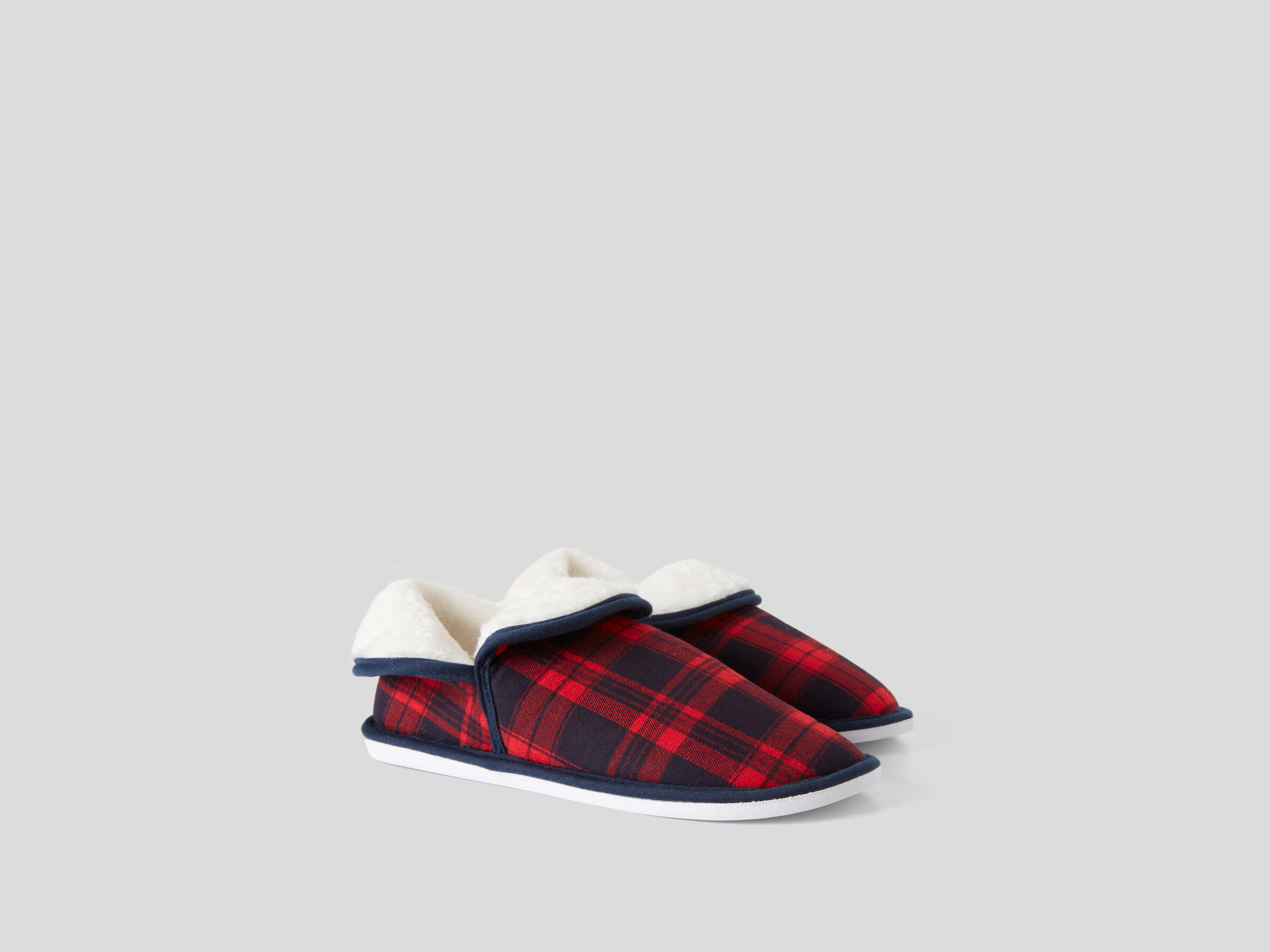 Closed tartan slippers image number 2