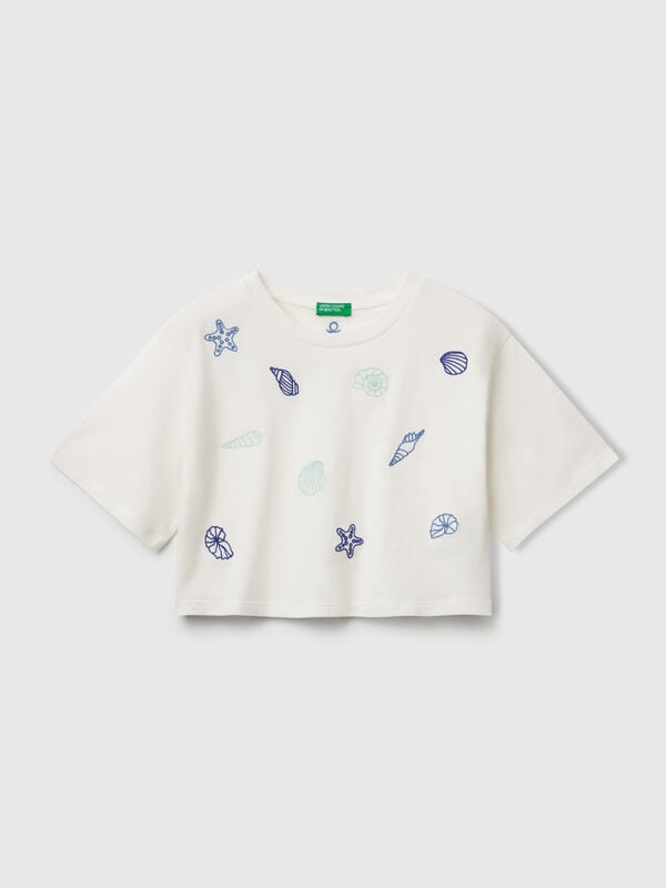 Camiseta blanca con bordado de conchas Niña