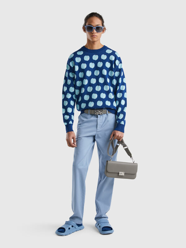 Blue sweater with apple pattern Men