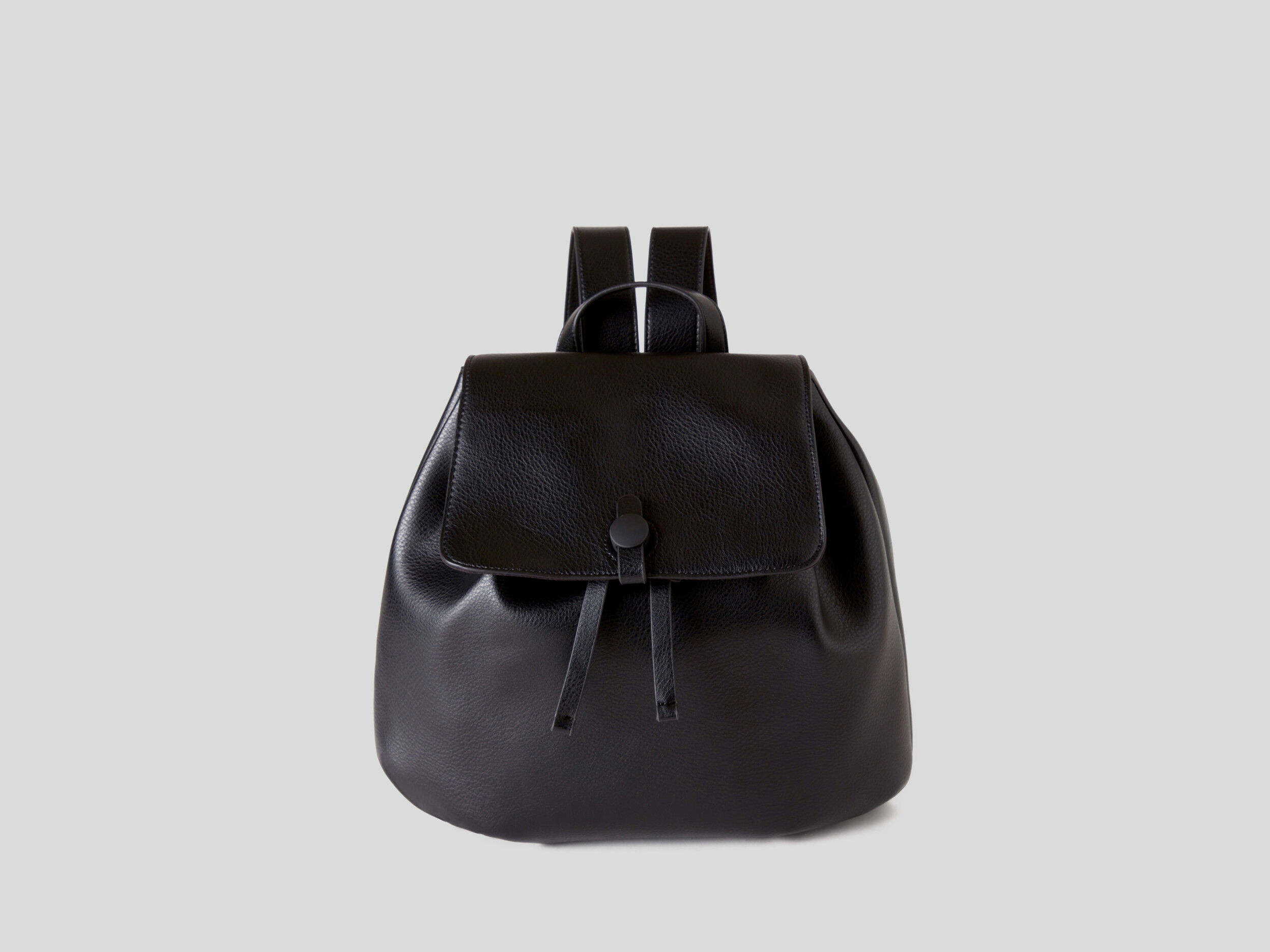 Backpack with flap and drawstring Black Benetton