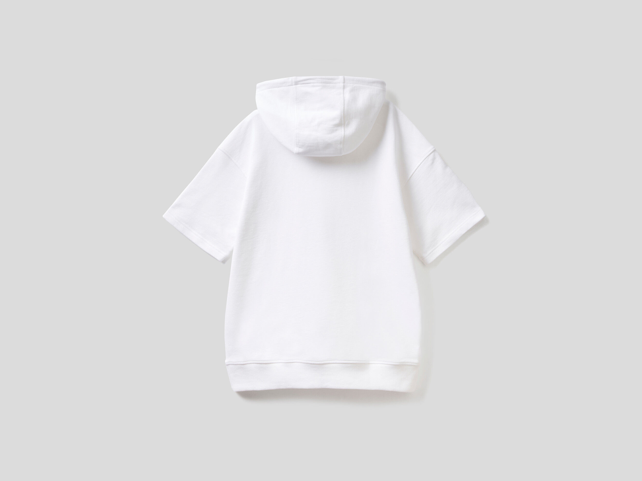 White short sales sleeve sweatshirt