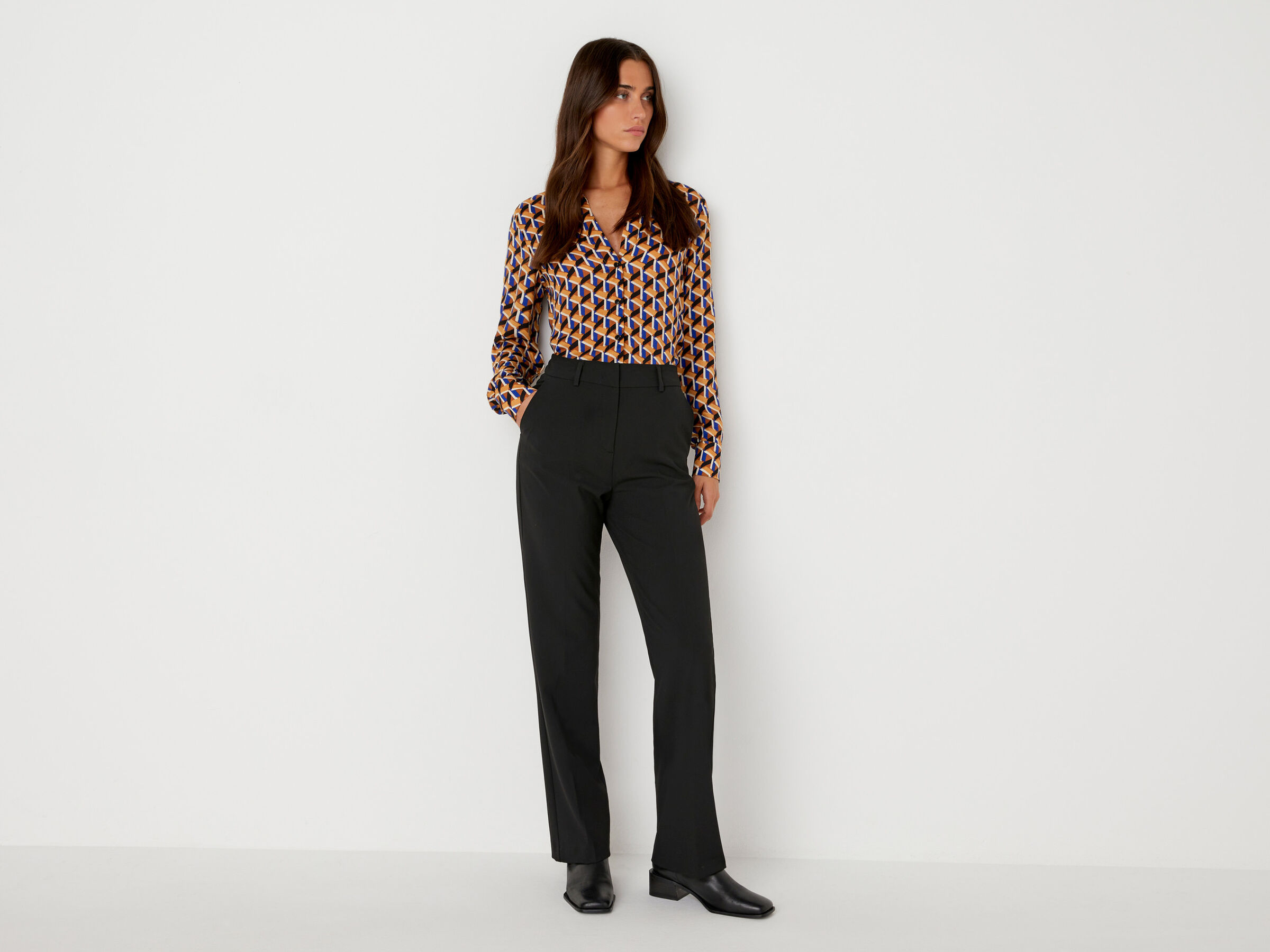 Straight leg stretch trousers image number 3