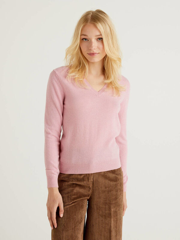 Jersey de pura lana Merina rosa con escote de pico Mujer