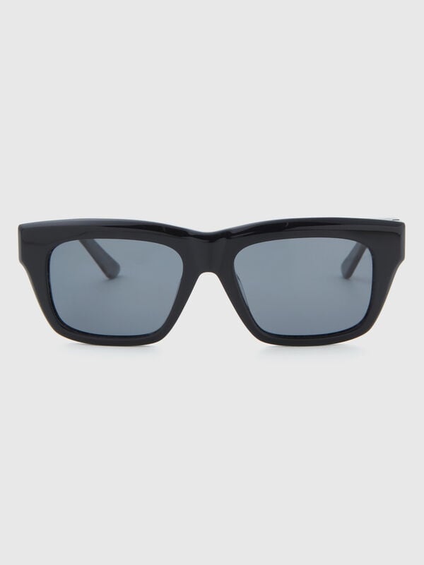 Black rectangular sunglasses