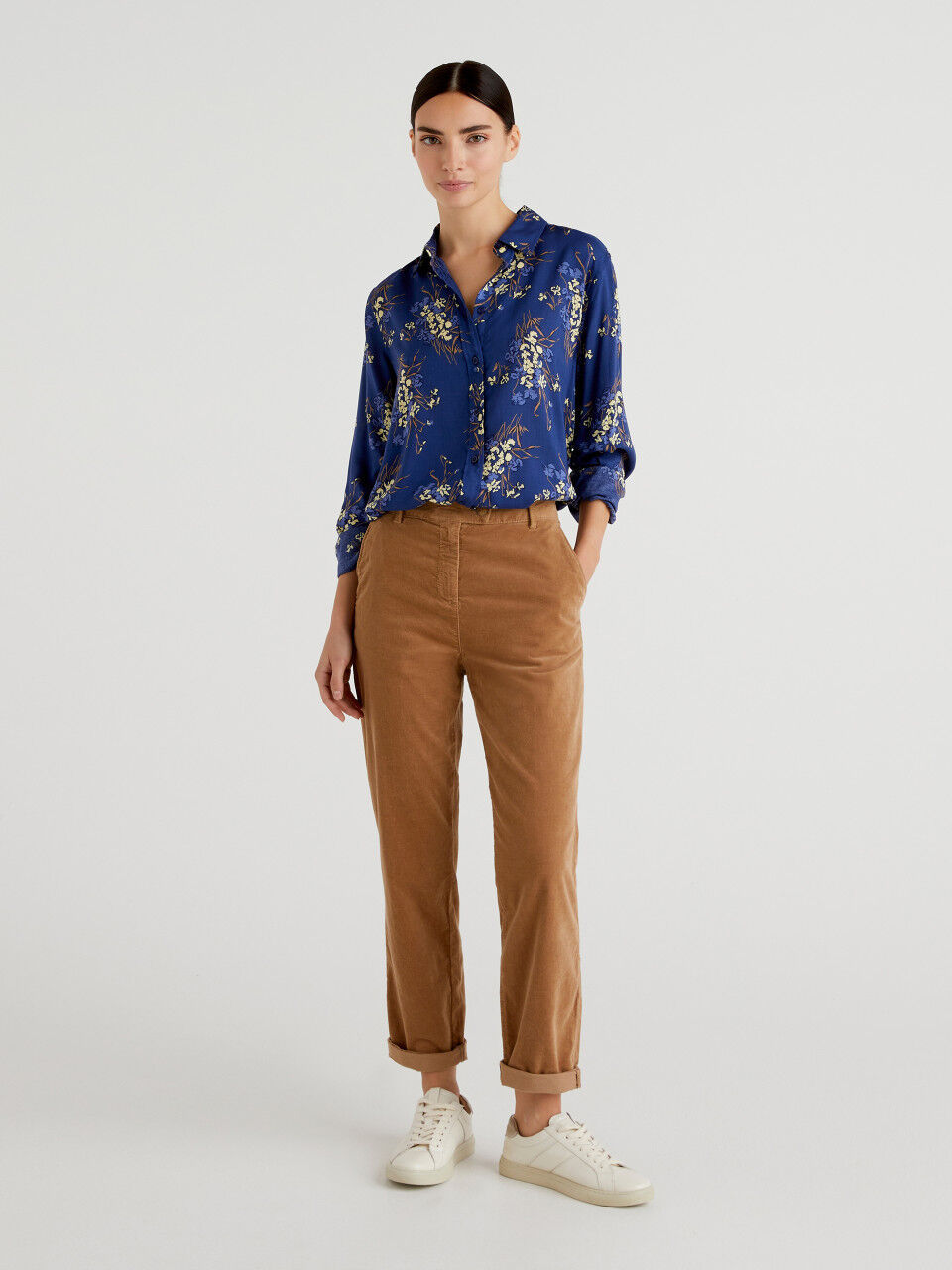 Chino trousers in velvet