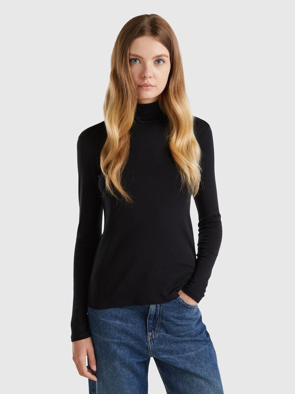 Camiseta de manga larga con cuello alto. Mujer