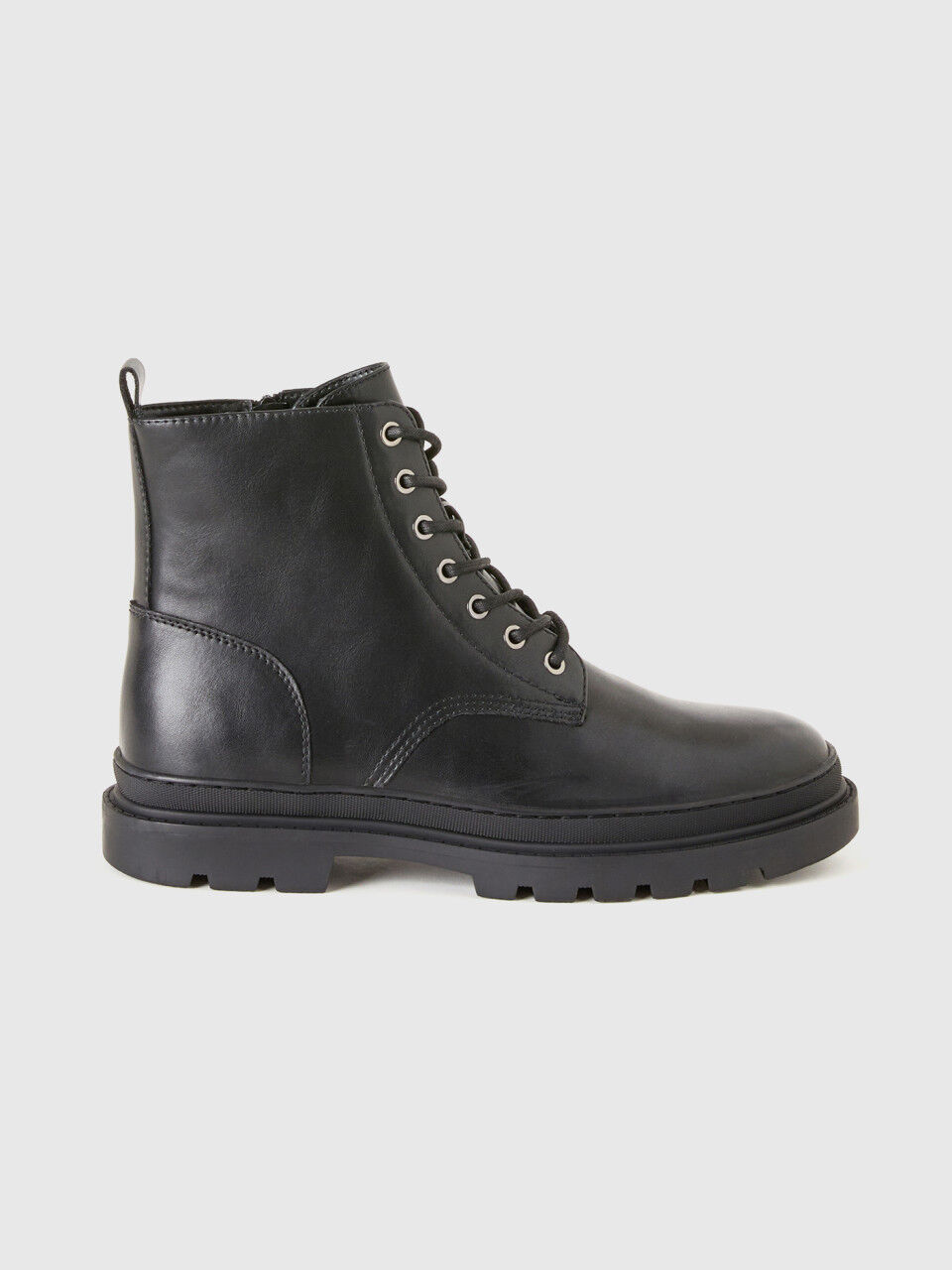 Low lace up discount boots