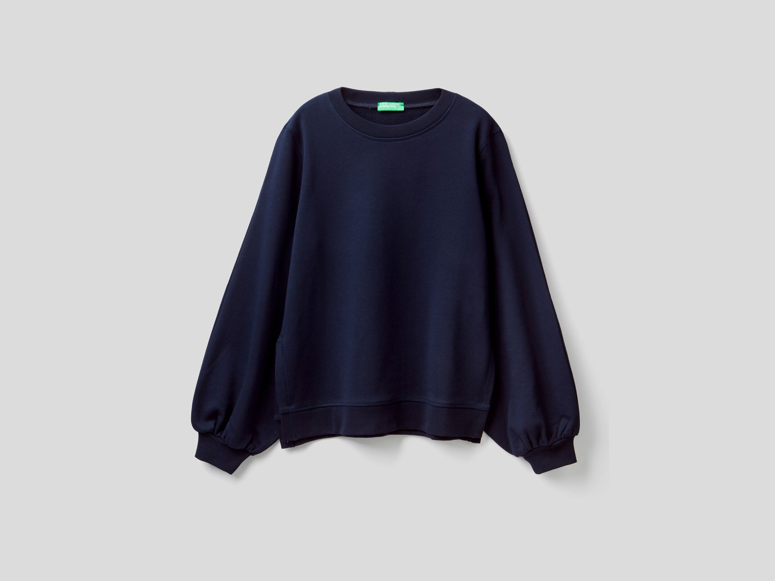 Sweatshirt with puffy sleeves discount