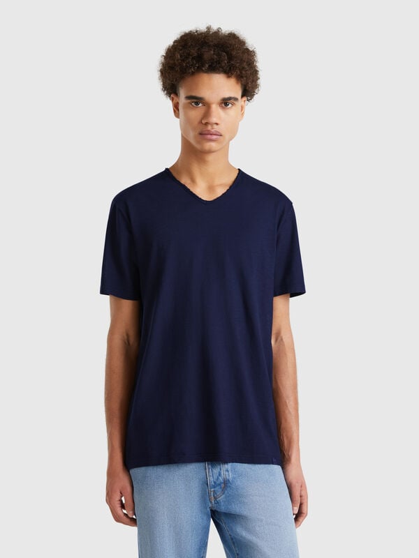 100% cotton t-shirt with V-neck Men