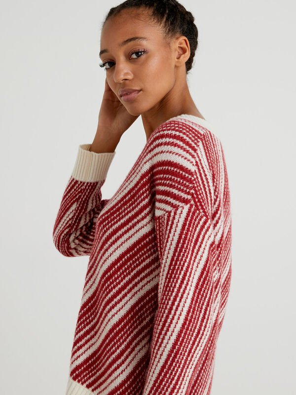 Jacquard V-neck sweater Women