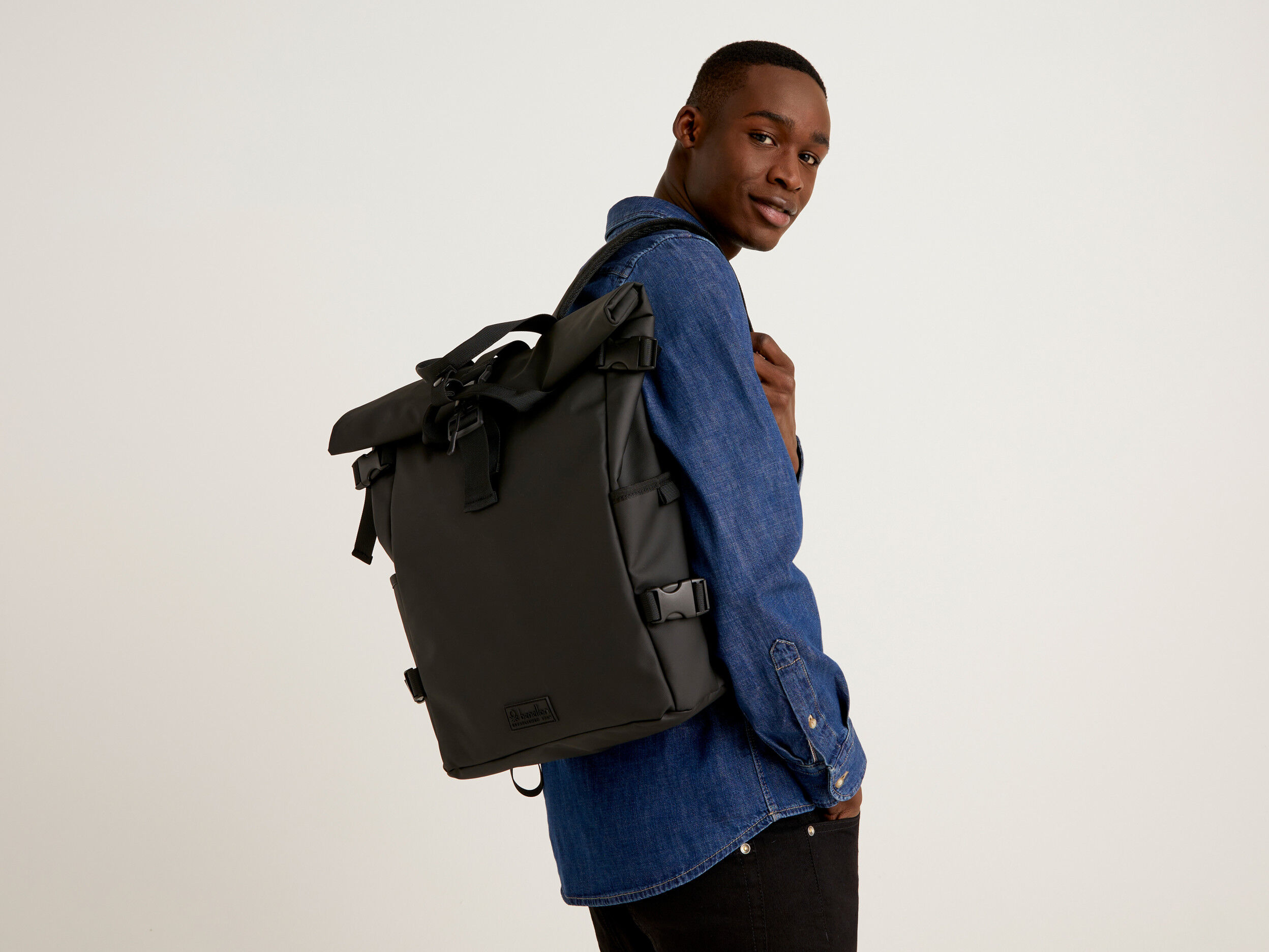 Mochila de nailon con espacio para ordenador Negro Benetton