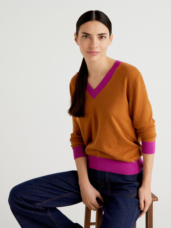 V-neck sweater in cashmere blend Women