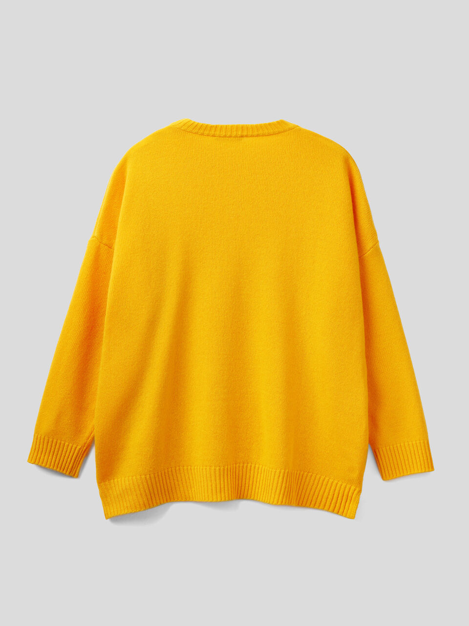 Loose sweater with slits image number 2