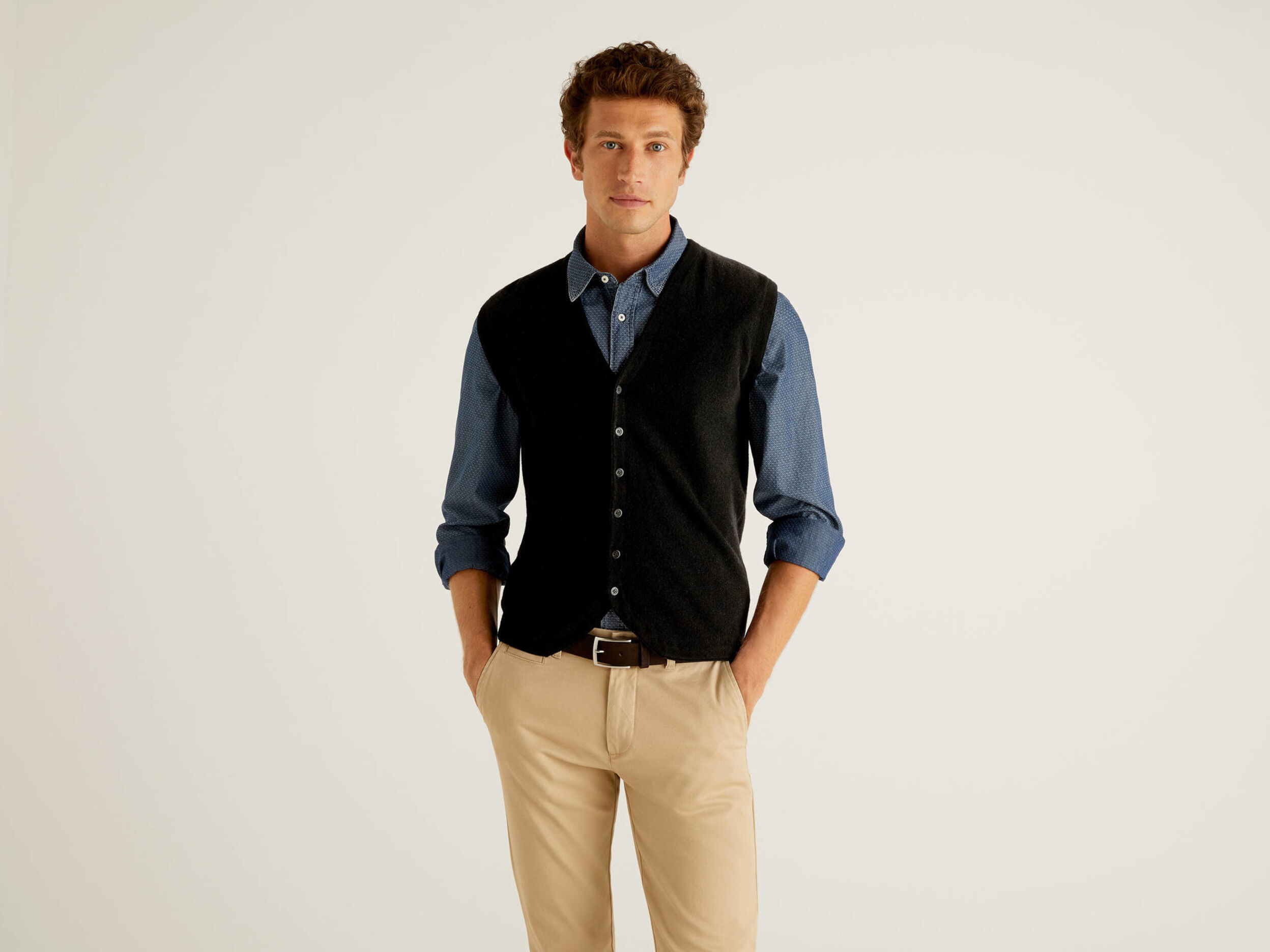 Chaleco de 100 lana Merina con botones Negro Benetton